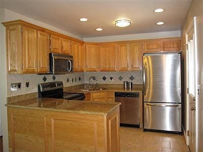 3rd image of 734 Lakeshore Dr