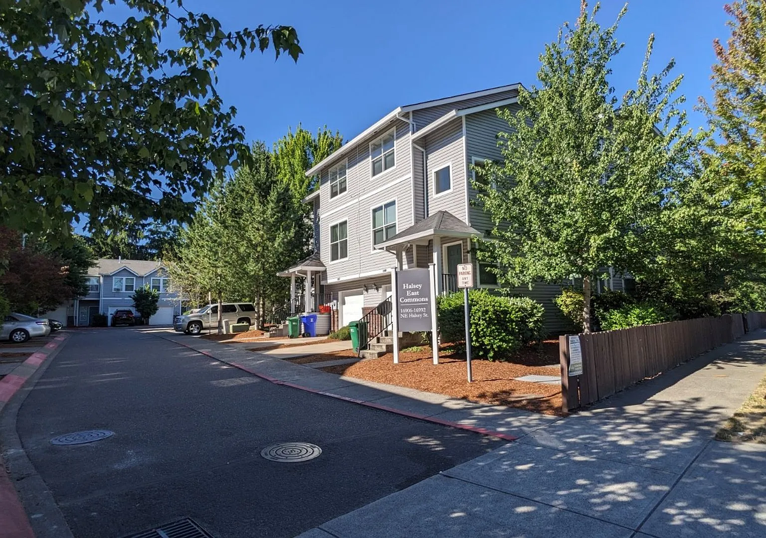 Halsey East Townhomes — Photo 1