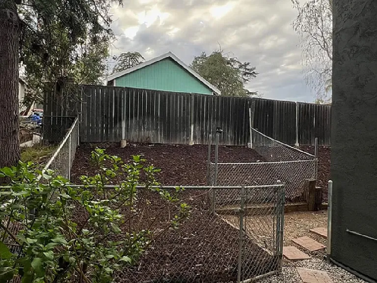 Hillside Ct — Photo 14
