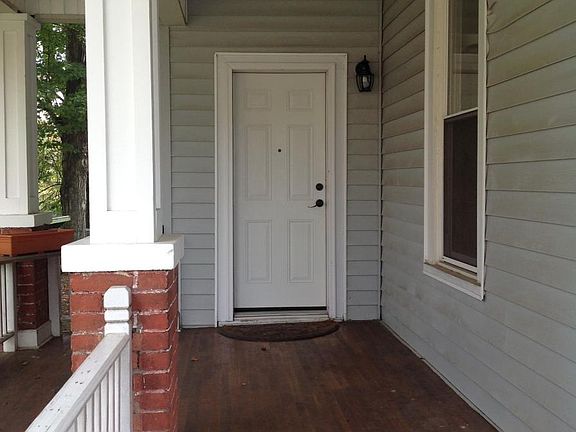 2nd image of 412 Bradley St SW