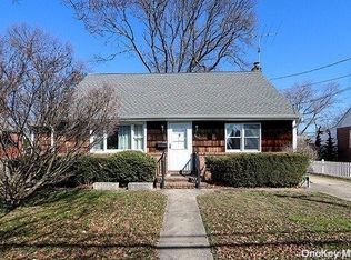 865 Henry St, Uniondale, NY 11553
