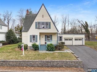 6 Cottage Pl, Allendale, NJ