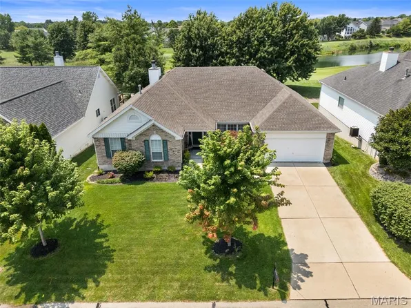 752 Hawk Run Dr, O'Fallon, MO 63368