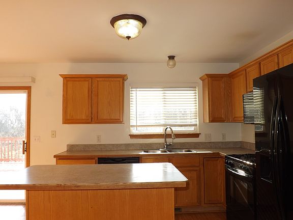 5th image of 912 Churchill Dr