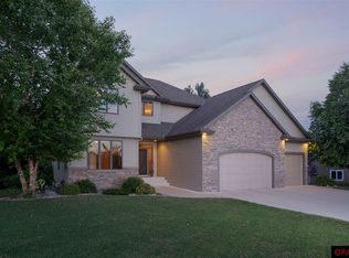 509 Diamond Creek Rd, Mankato, MN 56001