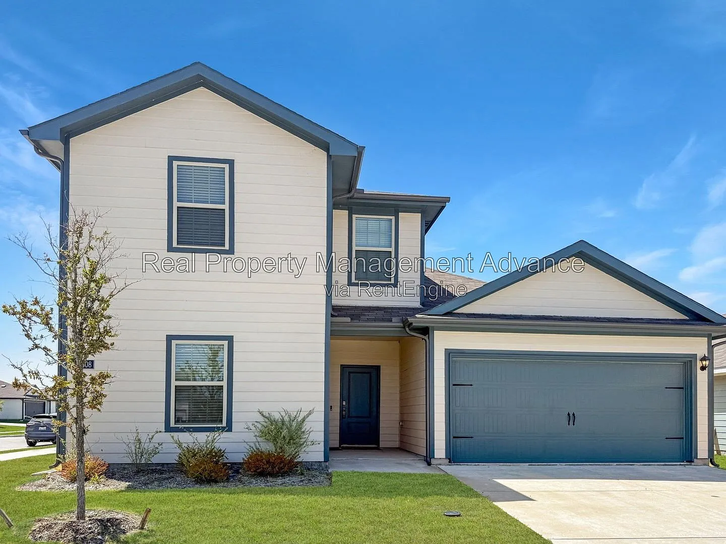 4 bed, 3.0 bath, 2200 sqft, $2,000 — Photo 1