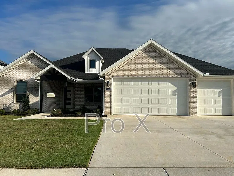 4 bed, 2.5 bath, 2365 sqft, $2,400 — Photo 1