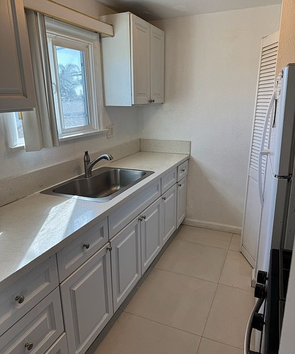 2nd image of 1132 W 101st St
