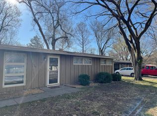 2520 SW Burnett Rd, Topeka, KS 66614