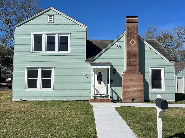 801 Avenue F — Photo 1