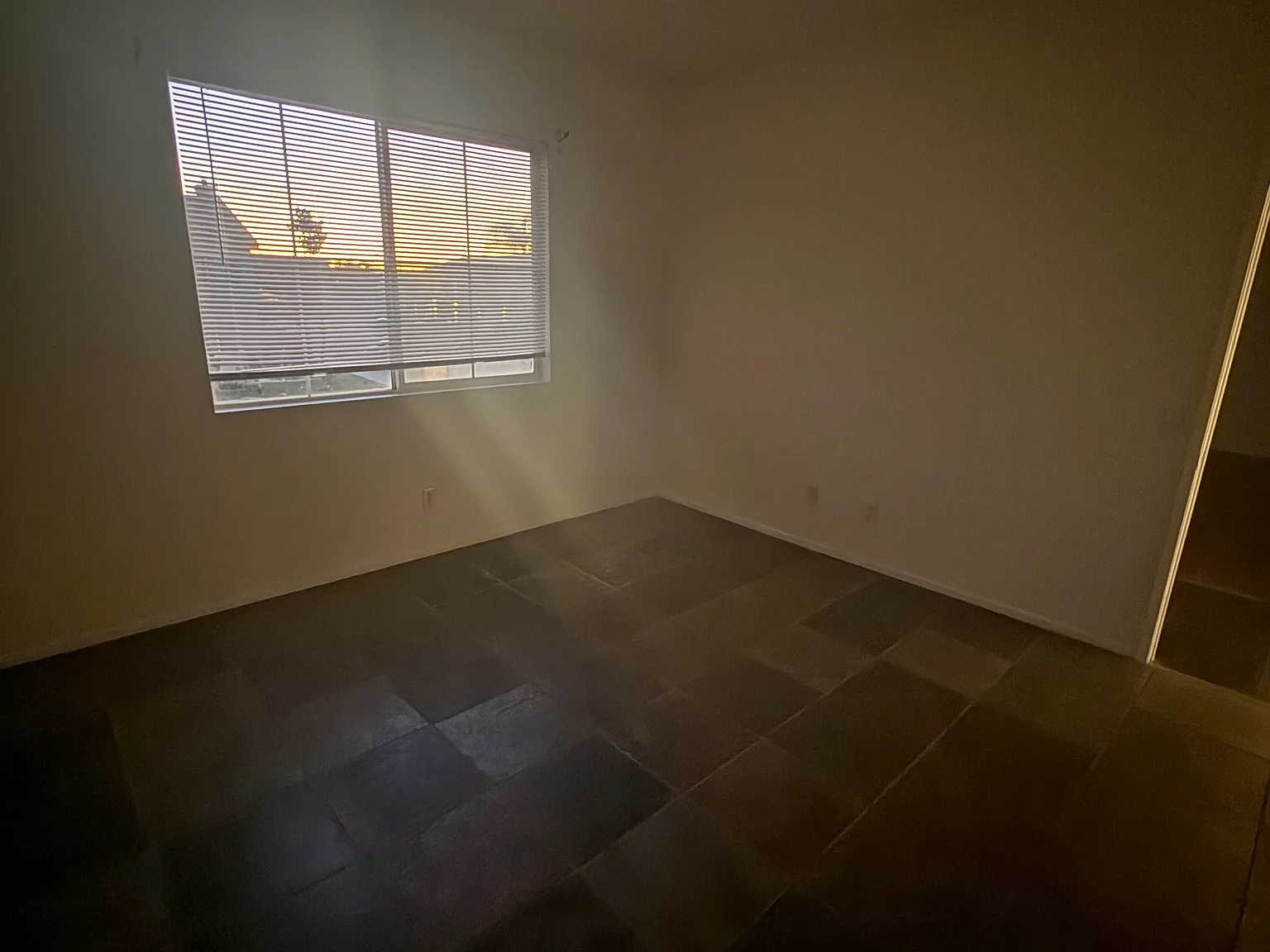 8 bed, 4388 sqft, $1,099 — Photo 1
