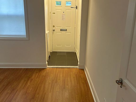 3rd image of 33 Stratford Ave APT 1A