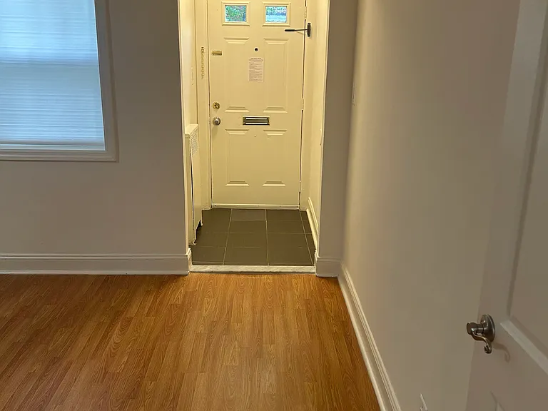 33 Stratford Ave #1A — Photo 3