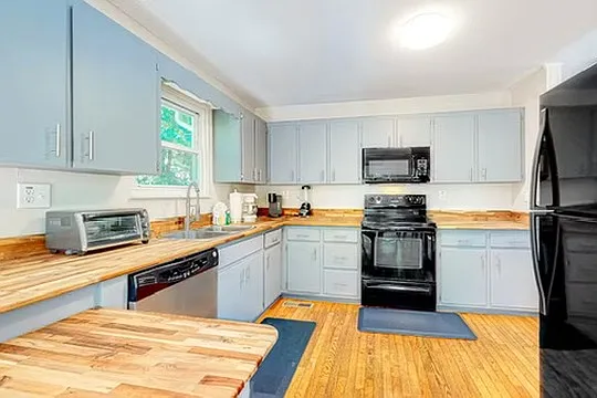 3049 Easy St — Photo 5