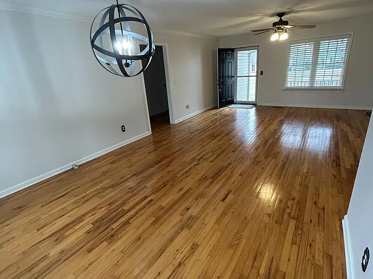 54 Surrey Trl SE — Photo 10