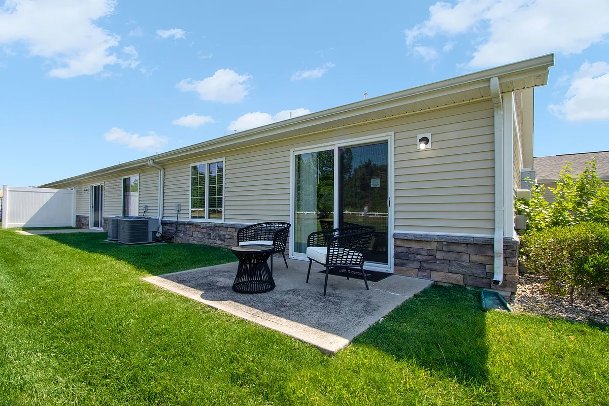 Building Photo - Redwood Brownsburg