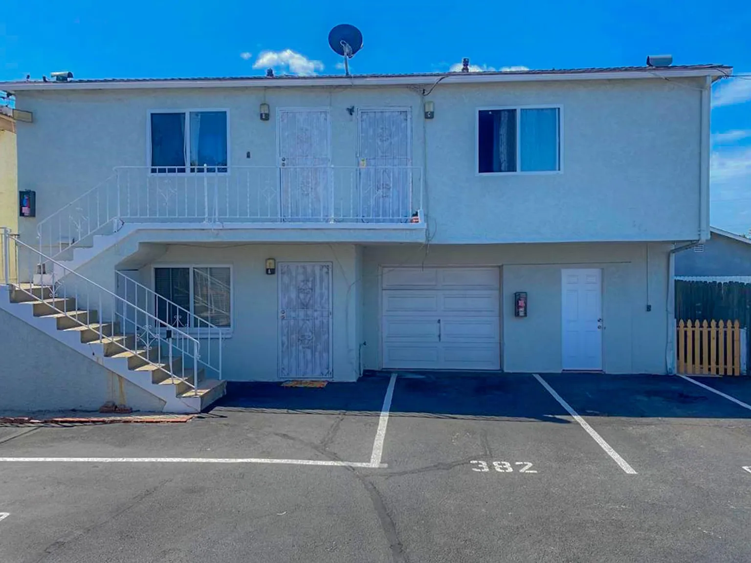 2 bed, 640 sqft, $2,300 — Photo 1