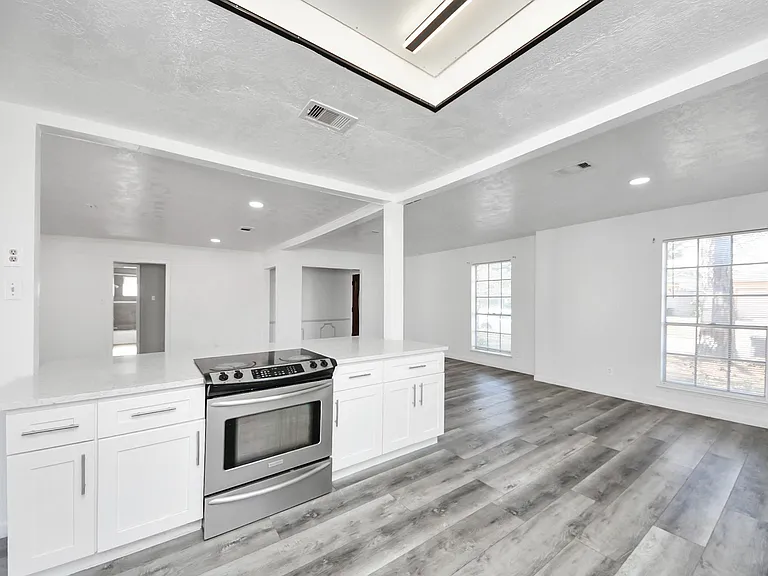 8011 La Roche Ln — Photo 23