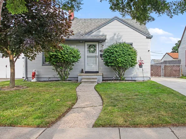 13825 Pearl St, Southgate, MI 48195