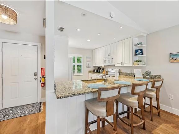 3rd image of 2051 Roselawn St #2051