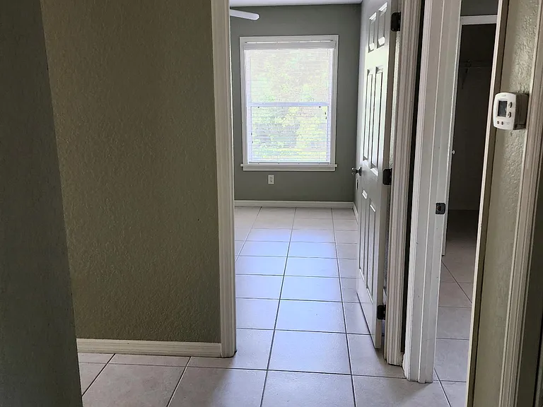 2208 NE 3rd St — Photo 9