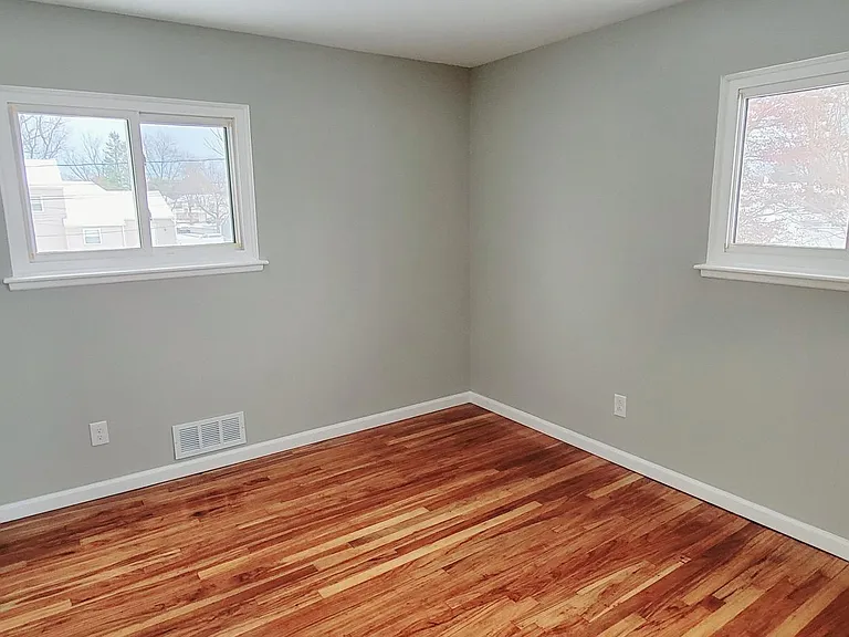 1116 Greentree Rd — Photo 14