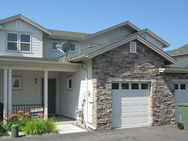 1678 N Highway 395 #14 — Photo 1