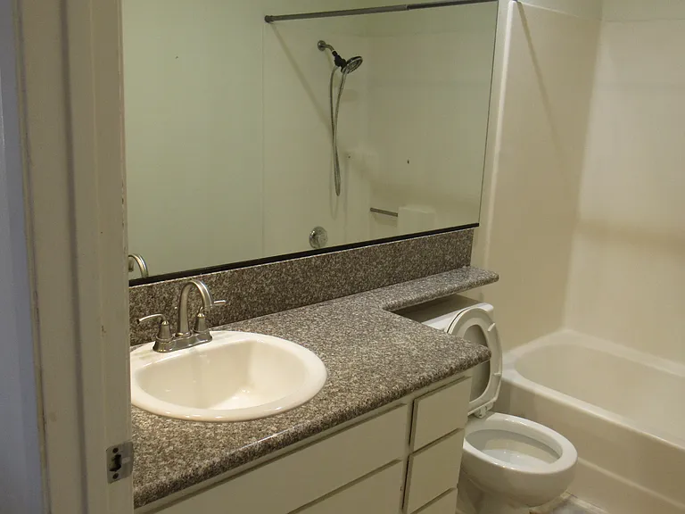 4820 Penrose Ave — Photo 16