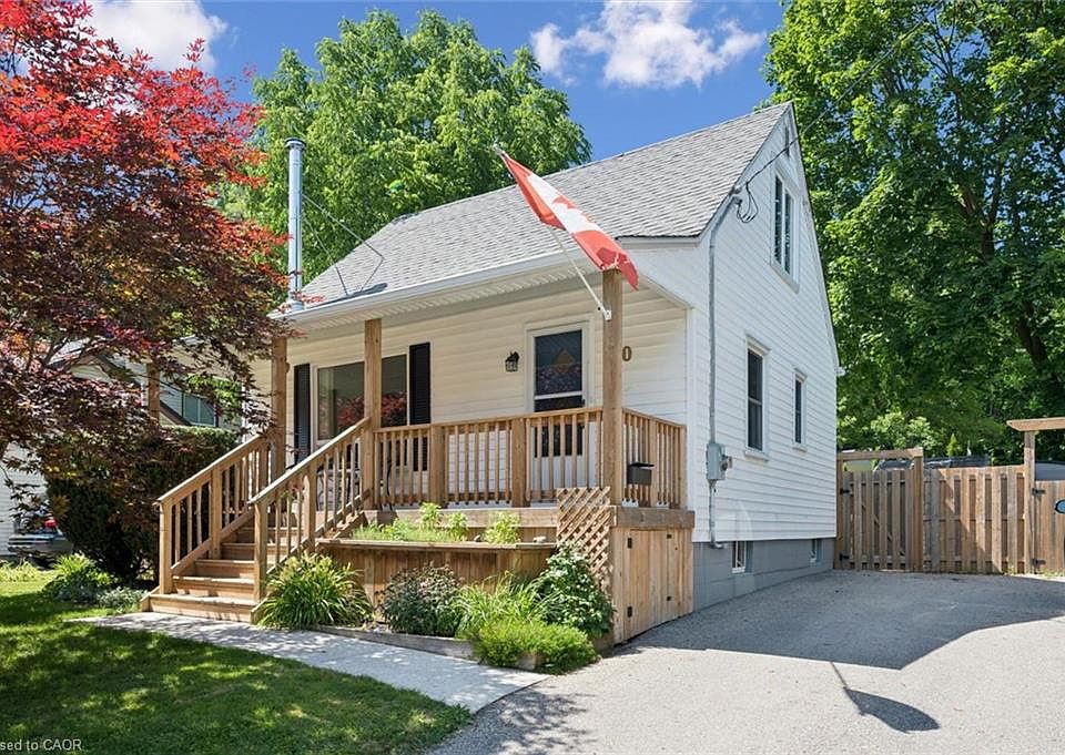 1st image of 80 Memorial Cres