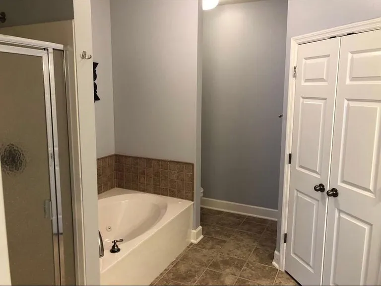 90 Crowne Pointe Rd #302 — Photo 4