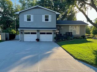 3325 S 106th St, Omaha, NE 68124