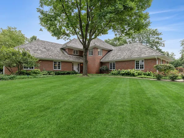 390 S Basswood Rd, Lake Forest, IL 60045