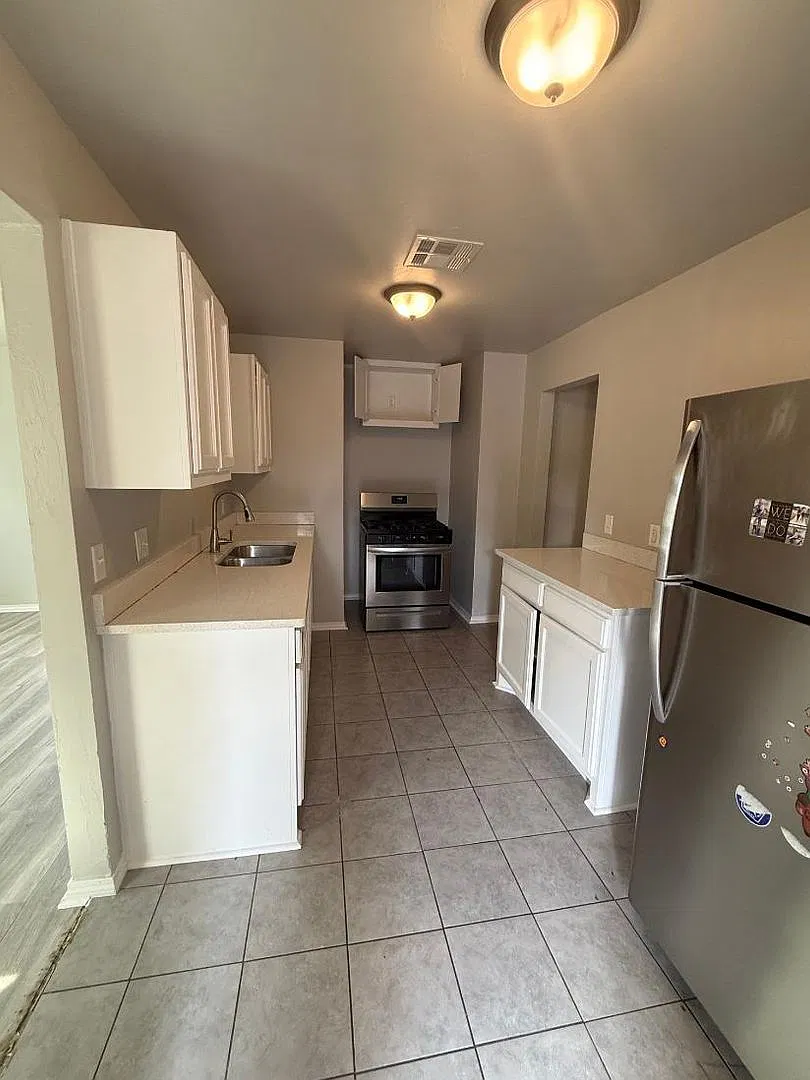 2 Bed 1 Bath Duplex For Lease Now! — Photo 3