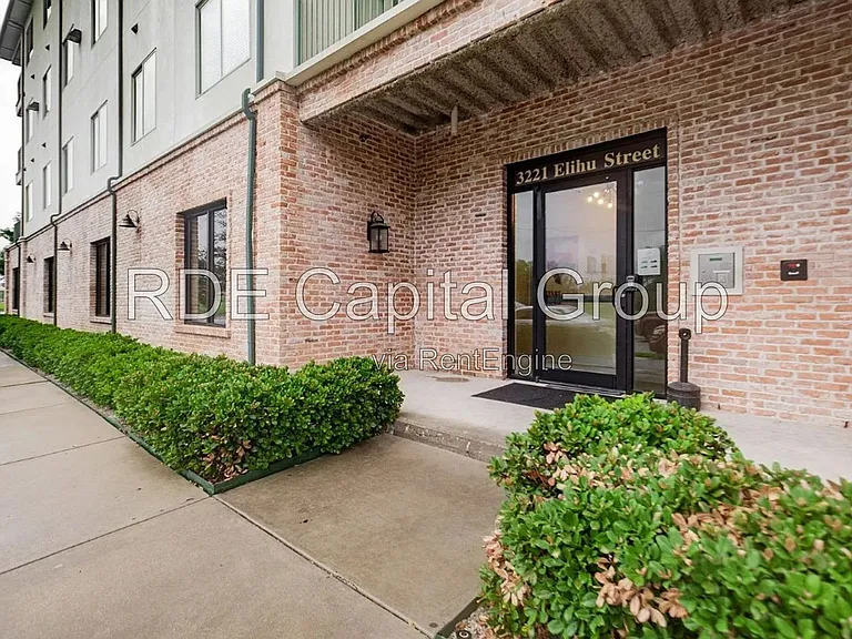 3221 Elihu St #309 — Photo 2