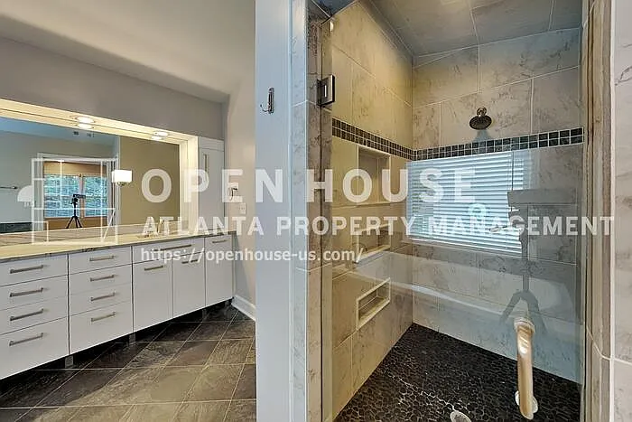 5404 Oxford Chase Way — Photo 12