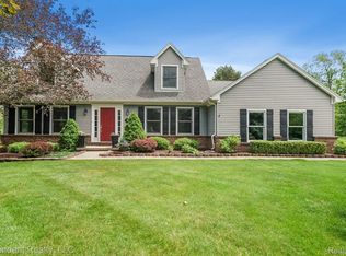 3191 Landview Dr, Rochester, MI 48306