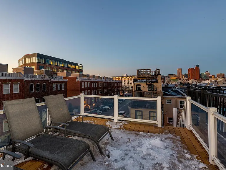 142 W Clement St — Photo 42