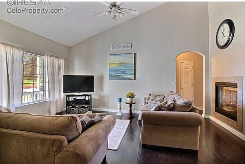 5th image of 105 Arapaho St
