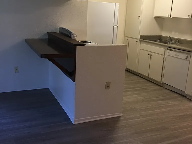 5245 Wood St #L — Photo 9