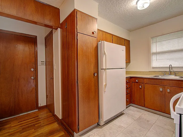 4706 Sheridan Dr — Photo 6