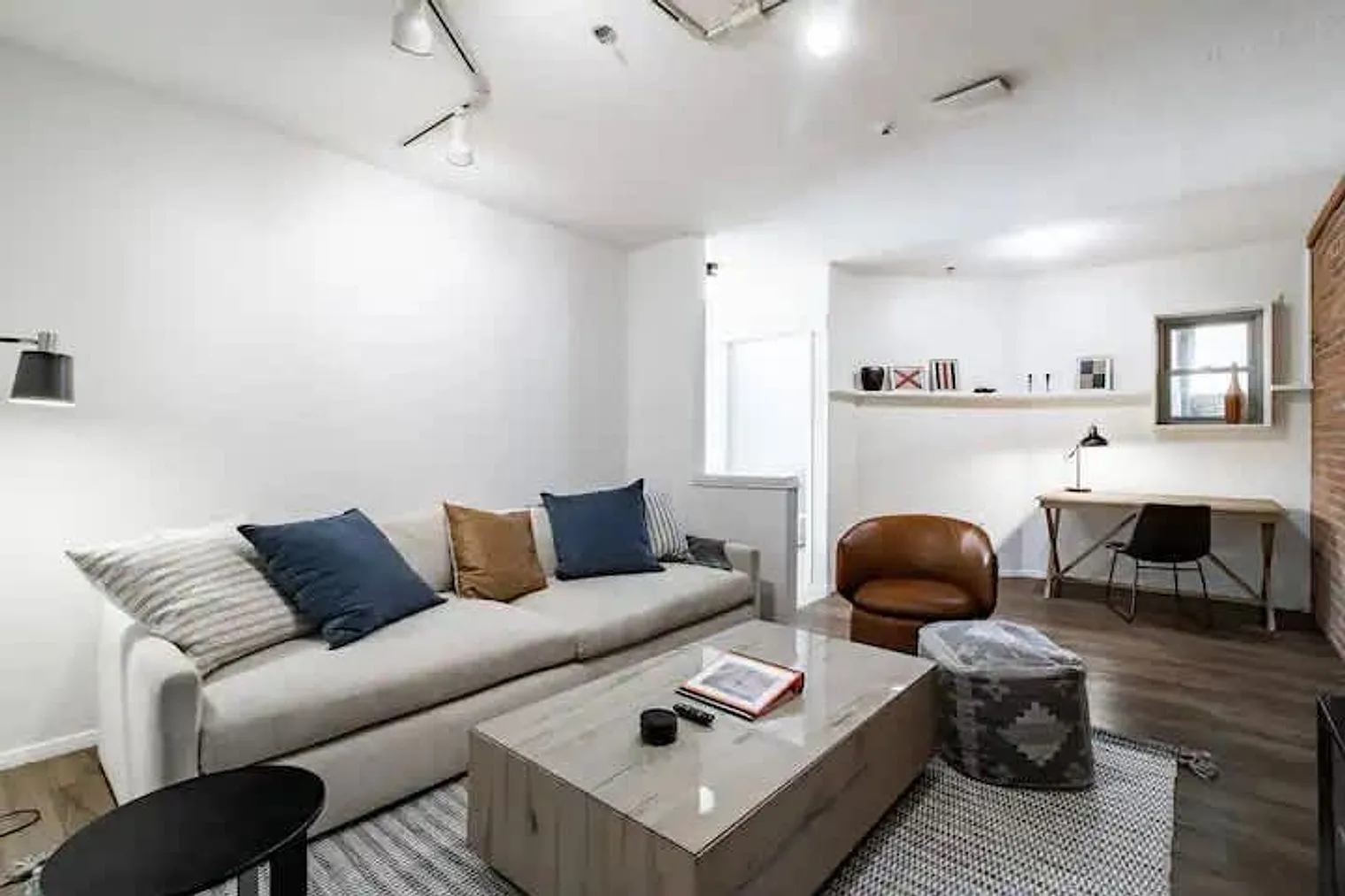 1 bed, 1.0 bath, 893 sqft, $2,624 — Photo 1