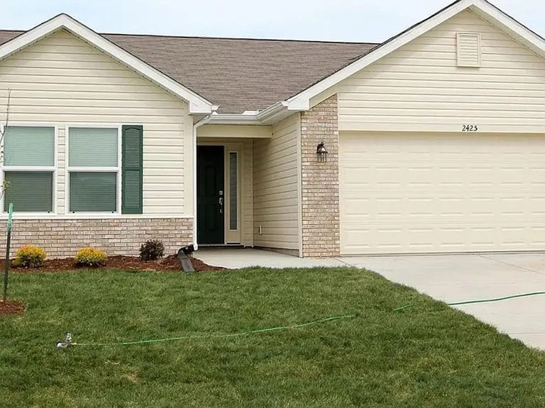 2425 Cushing Dr — Photo 1