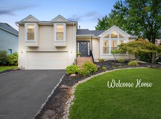 8 Sami Dr, Howell, NJ 07731