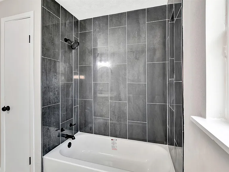 704 Teabury Ave — Photo 28