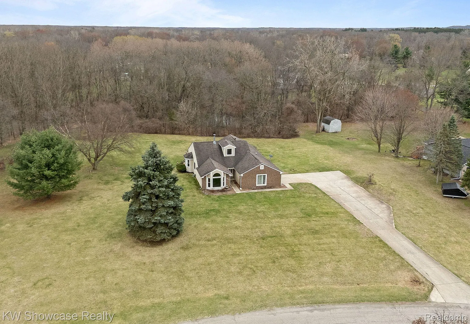 841 Golden Dr photo 1