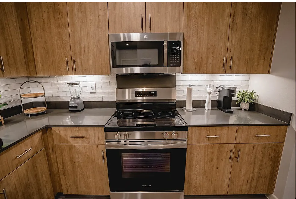 2 bed, 1037 sqft, $1,225 — Photo 2