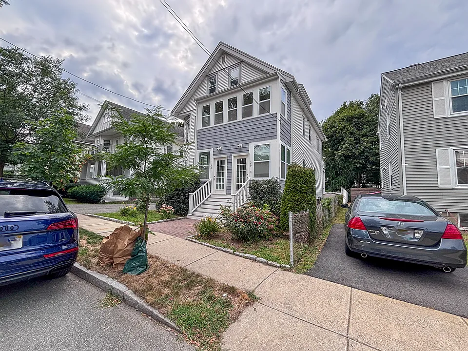 36 Oxford Ave