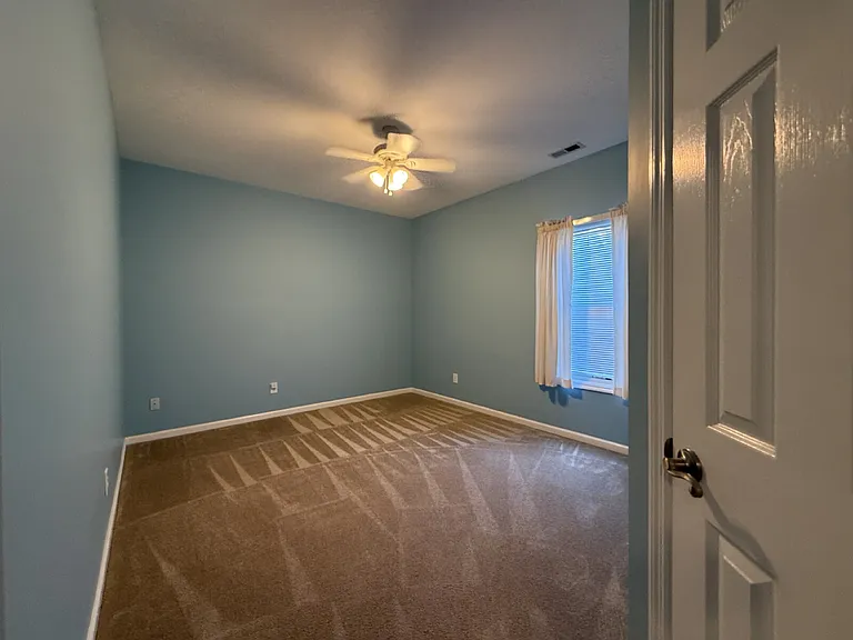 134 Canterbury Dr — Photo 17