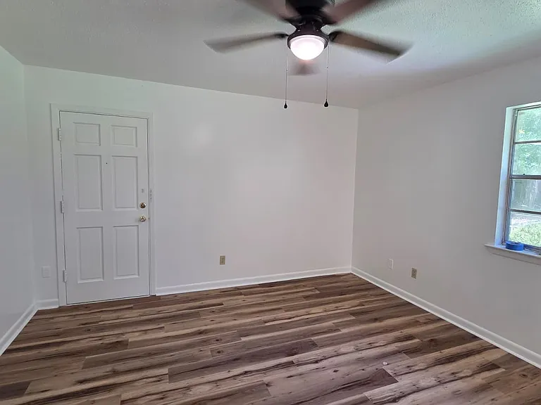 15230 Hamilton St — Photo 10