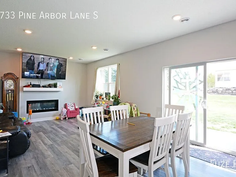 6733 Pine Arbor Ln S — Photo 4
